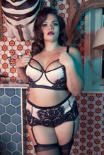 Load image into Gallery viewer, Hedy Textured Lace Plunge Bra Curve