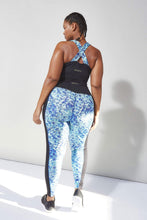 Load image into Gallery viewer, Wolf & Whistle Curve Abstract Leggings