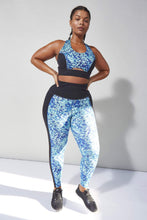 Load image into Gallery viewer, Wolf & Whistle Curve Abstract Leggings