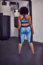 Load image into Gallery viewer, Wolf & Whistle Printed Crop Leggings Snake Curve