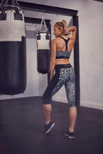 Load image into Gallery viewer, Wolf & Whistle Printed Crop Leggings Leopard