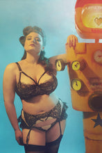 Load image into Gallery viewer, Ysabel Curve Lace Suspender
