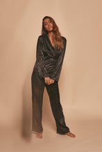 Load image into Gallery viewer, Wolf &amp; Whistle Eden Knot front PJ set

