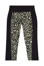 Load image into Gallery viewer, Wolf &amp; Whistle Printed Crop Leggings Leopard Curve
